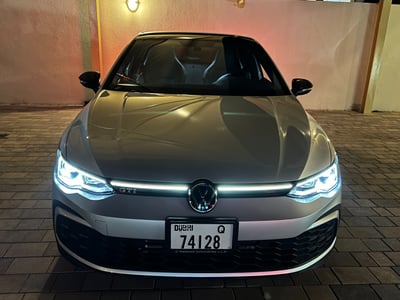 Silber-Grau Volkswagen Golf GTI zur Miete in Abu-Dhabi 1