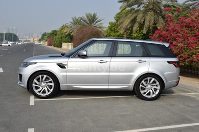 فضة Range Rover Sport للإيجار في أبو ظبي 1