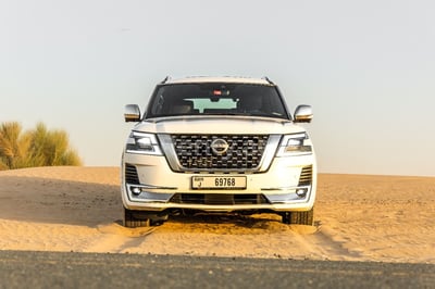 在迪拜租赁白色 2021 Nissan Patrol Platinum 0