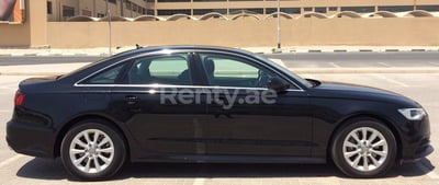 Negro Audi A6 en alquiler en Sharjah 0