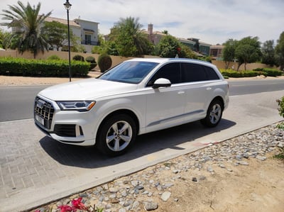 White Audi Q7 for rent in Dubai 1