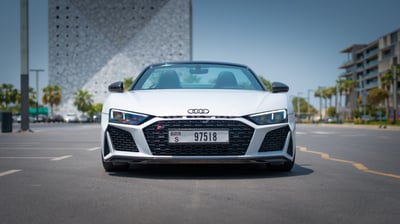 أبيض Audi R8  V10 Spyder للإيجار في دبي 0