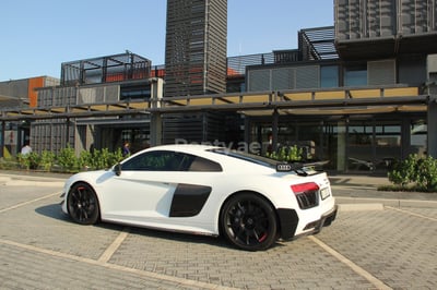 أبيض Audi R8 V10 Plus Limited للإيجار في دبي 1