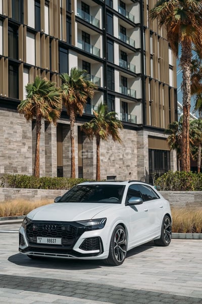 White Audi RSQ8 for rent in Dubai 1