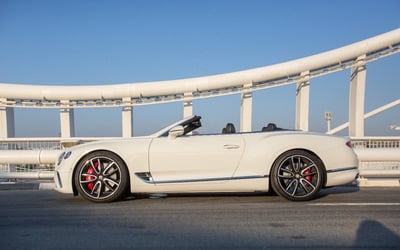 Bianca Bentley Continental GTC V12 in affitto a Sharjah 0