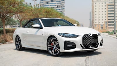 Blanco BMW 430i cabrio en alquiler en Sharjah 0