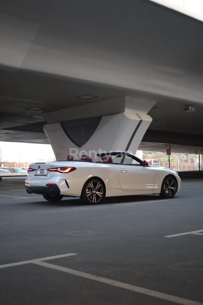 أبيض BMW 430i cabrio للإيجار في دبي 1