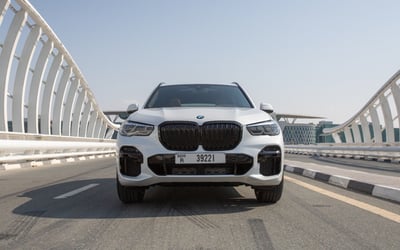 Weiß BMW X5 40iM zur Miete in Dubai 0