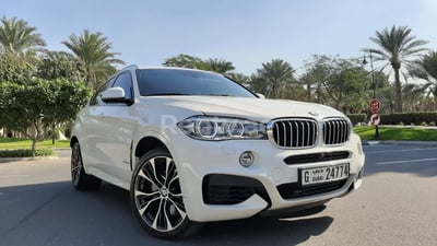 Blanco BMW X6 M power Kit V8 en alquiler en Dubai 1