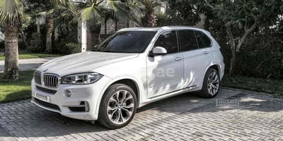 أبيض BMW X5 للإيجار في دبي 0