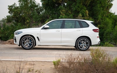 أبيض BMW X5 للإيجار في دبي 1