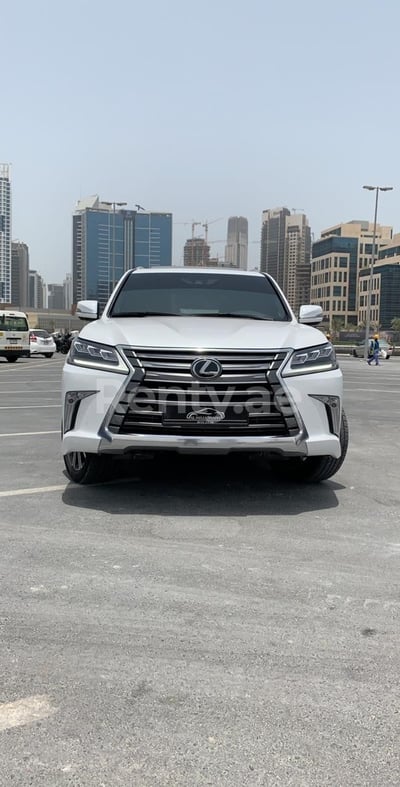 在沙迦租赁白色 Lexus LX 570 0