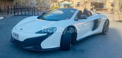 Blanc McLaren 650S Spider en location à Abu-Dhabi 0