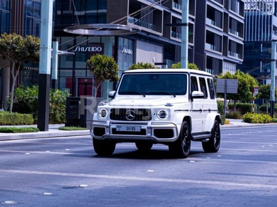 Weiß Mercedes-Benz G 63 zur Miete in Abu-Dhabi 0