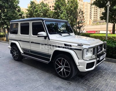 Weiß Mercedes G63 AMG zur Miete in Abu-Dhabi 1