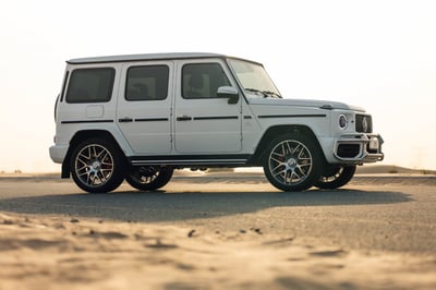 Weiß Mercedes G63 AMG zur Miete in Dubai 1