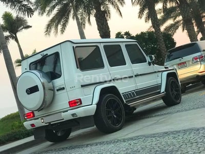 أبيض Mercedes G 63 edition للإيجار في دبي 1