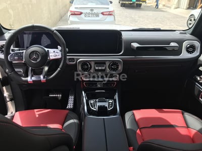 Weiß Mercedes G63 AMG zur Miete in Dubai 0