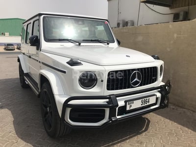 أبيض Mercedes G63 AMG للإيجار في دبي 1