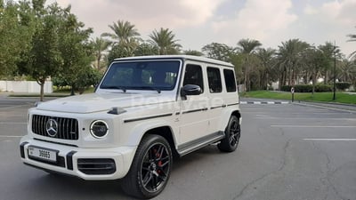 Weiß Mercedes G 63 Night Packge zur Miete in Sharjah 1