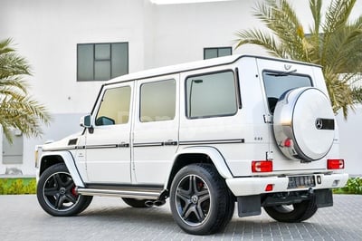 Weiß Mercedes G63 AMG zur Miete in Abu-Dhabi 1