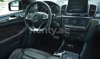 Weiß Mercedes GLE 63 S zur Miete in Abu-Dhabi 1