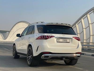 White Mercedes GLE for rent in Abu-Dhabi 1