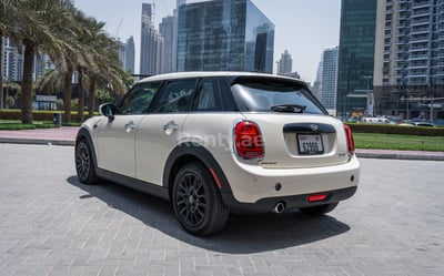 Weiß Mini Cooper S zur Miete in Dubai 0