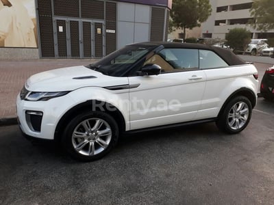 Blanco Range Rover Evoque en alquiler en Abu-Dhabi 1