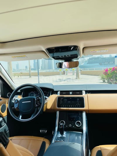 أبيض Range Rover Sport للإيجار في دبي 1