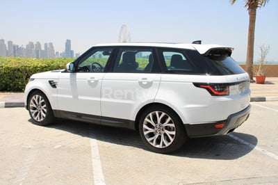 Blanco Range Rover Sport en alquiler en Dubai 1