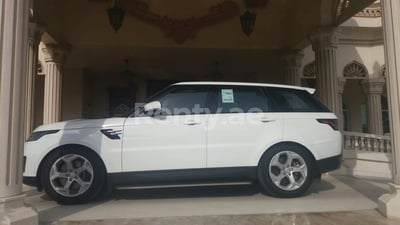 Blanco Range Rover Sport en alquiler en Dubai 0