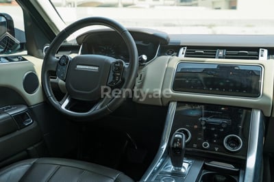 Blanco Range Rover Sport en alquiler en Dubai 1