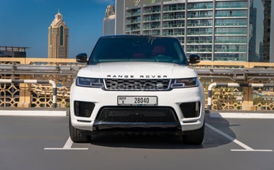 Blanc Range Rover Sport V8 en location à Sharjah 0