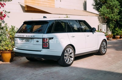 White Range Rover Vogue for rent in Dubai 0