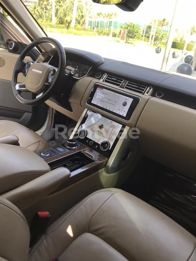 White Range Rover Vogue for rent in Dubai 0