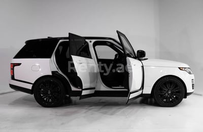 Blanco Range Rover Vogue en alquiler en Abu-Dhabi 1