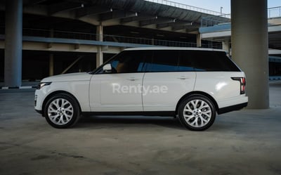 Blanco Range Rover Vogue en alquiler en Sharjah 1