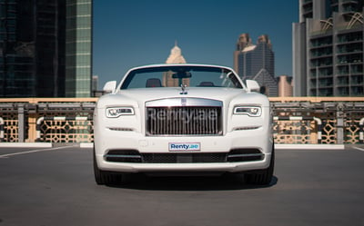 Blanco Rolls Royce Dawn en alquiler en Sharjah 0