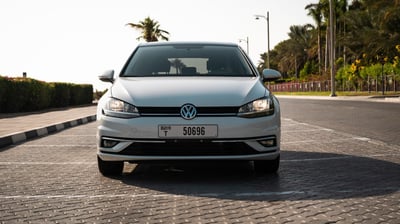 Weiß Volkswagen Golf zur Miete in Sharjah 0