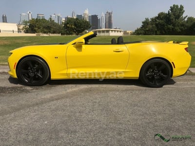 在迪拜租赁黄色 Chevrolet Camaro 0