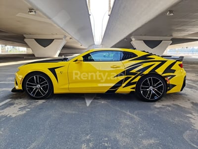 Yellow evo dynamic for rent in Abu-Dhabi 1