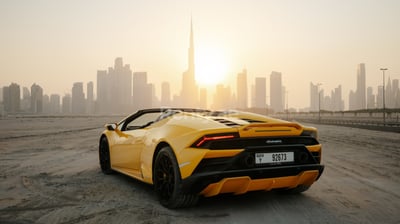 Amarillo Lamborghini Evo Spyder en alquiler en Dubai 0