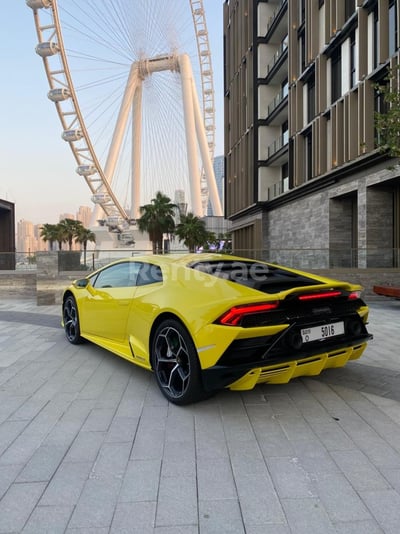 Amarillo Lamborghini Evo en alquiler en Dubai 0