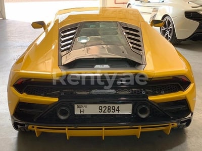 Amarillo Lamborghini Evo en alquiler en Dubai 0