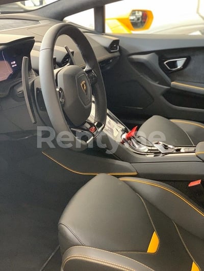 Amarillo Lamborghini Evo en alquiler en Abu-Dhabi 1