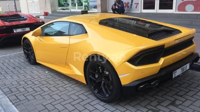 Giallo Lamborghini Huracan in affitto a Dubai 1