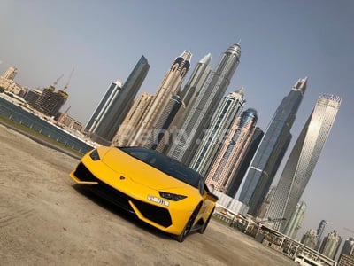 Jaune Lamborghini Huracan en location à Dubai 0