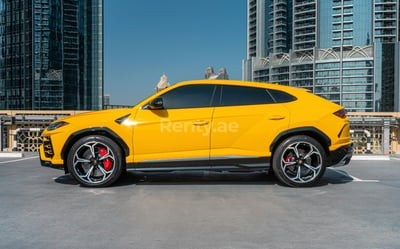 Giallo Lamborghini Urus in affitto a Abu-Dhabi 0