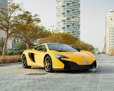 Gelb McLaren 650S zur Miete in Abu-Dhabi 0